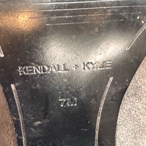Kendall & Kylie Gray suede heeled booties size 7 - Picture 11 of 11